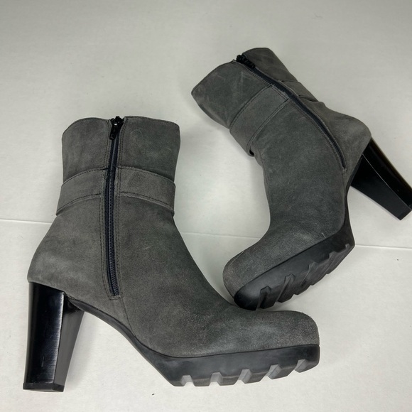 La Canadienne Gray Suede Heeled Bootie with Buckle Detail - Picture 4 of 9